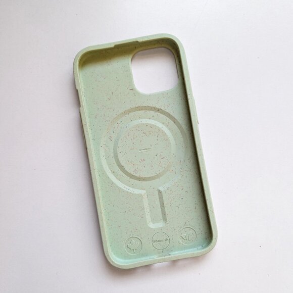 iPhone 15 Pela Case Plant Based Sage Green White Flowers - Picture 2 of 2